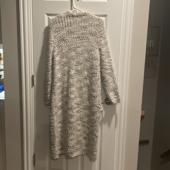Lush long sweater topper - Picture 2 of 5